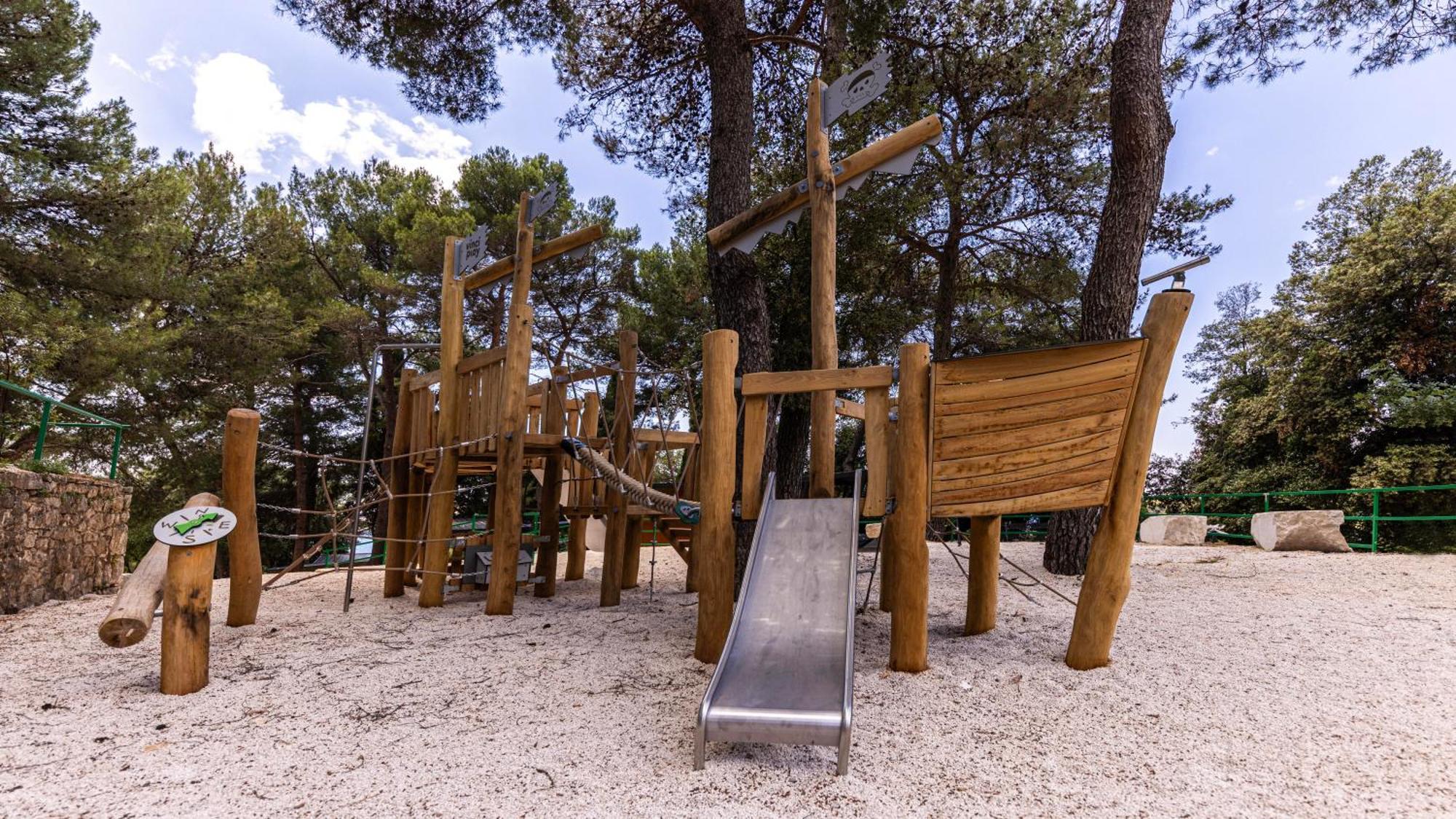 Kemp Porton Nature Hideouts Pitches *