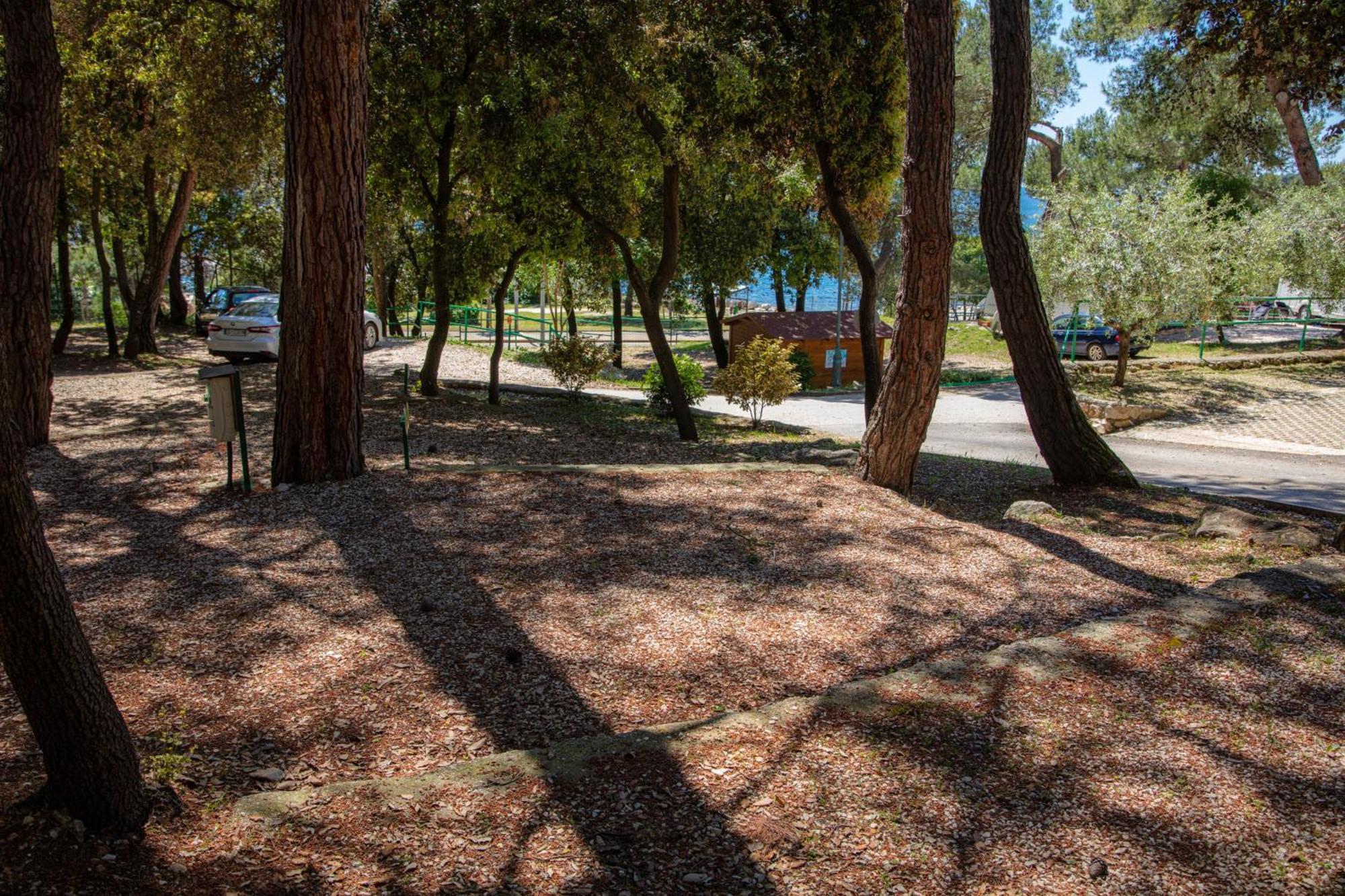 Porton Nature Hideouts Pitches Kemp Rovinj